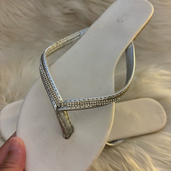 Charlotte Russe flip flop sandals - Picture 2 of 3